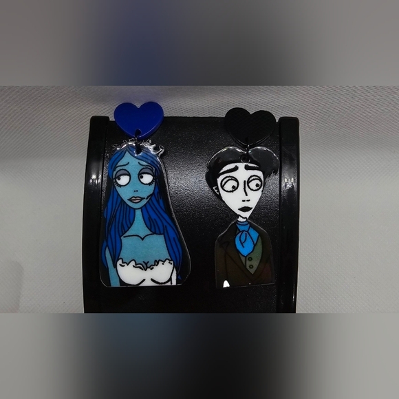 The Corpse Bride Handmade Hypoallergenic Stud Earrings! Black / Blue Hearts - Picture 3 of 4